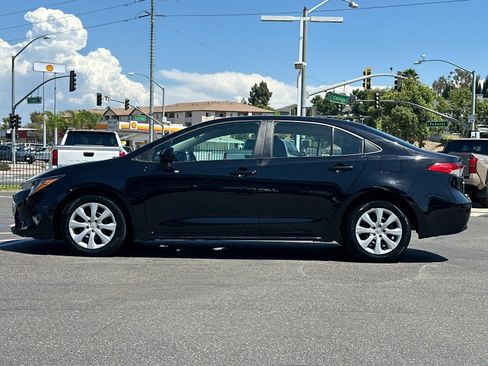 Used 2025 Toyota Corolla LE FWD image 2