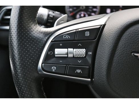 Used 2025 Genesis G70 2.5T RWD image 17