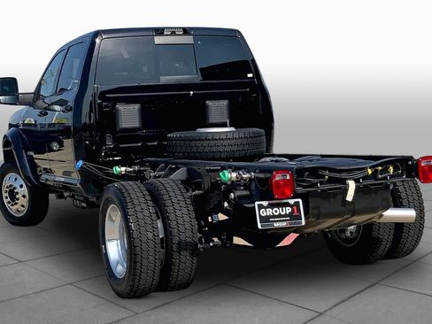 New 2026 RAM 4500 4x4 Crew Cab DRW w/ Laramie Trim Package image 12