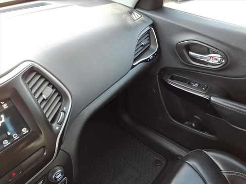 Used 2020 Jeep Cherokee Latitude Plus image 29