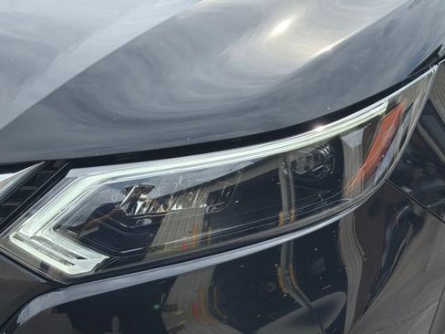 Used 2022 Nissan Rogue Sport SL w/ Premium Package FWD image 9