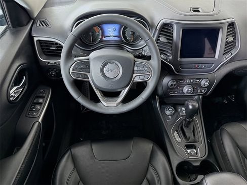 Used 2022 Jeep Cherokee Latitude Lux image 4