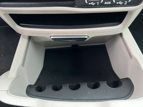 Used 2023 Chrysler Pacifica Touring-L FWD image 33