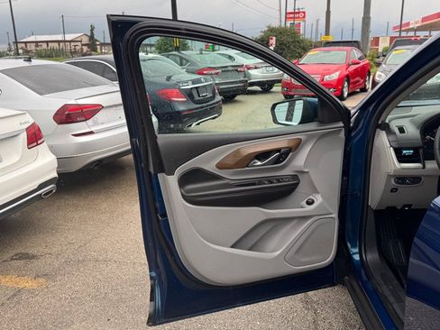Used 2019 GMC Terrain SLE w/ Driver Convenience Package FWD image 14