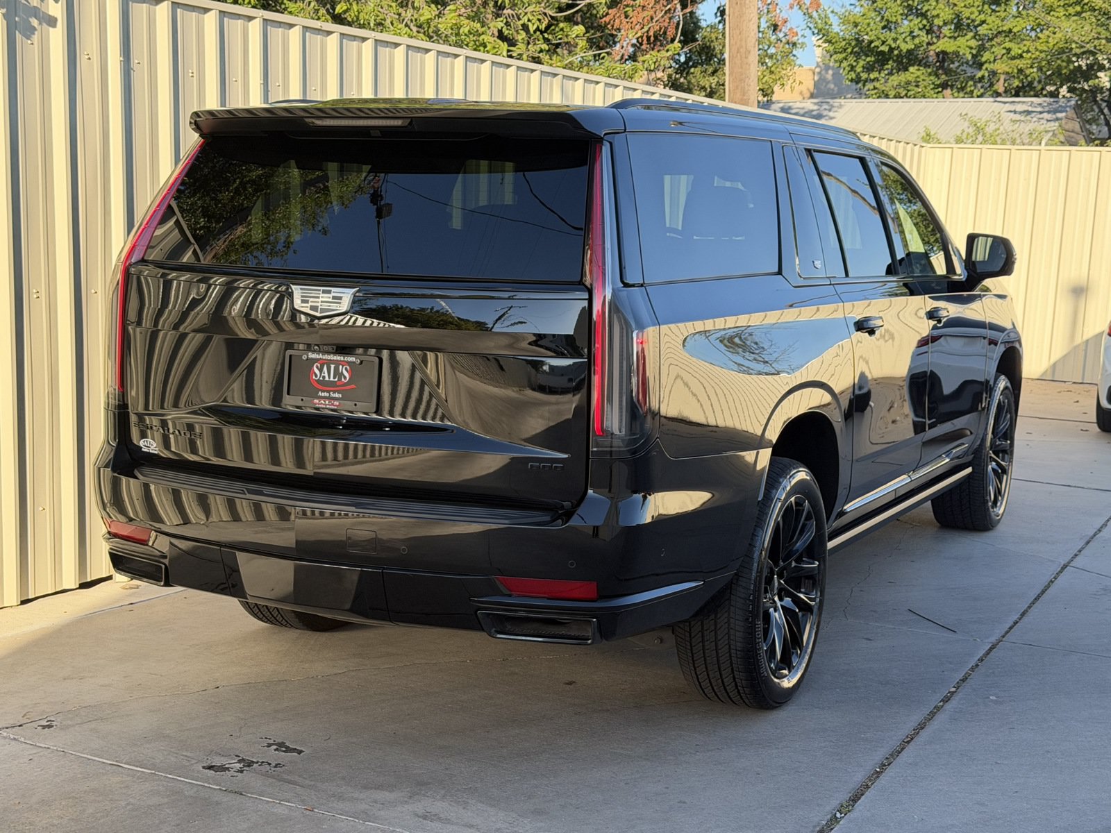 Used 2023 Cadillac Escalade ESV Sport w/ LPO, ONYX Package AWD/4WD image 5