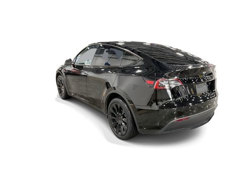 Used 2023 Tesla Model Y AWD image 4