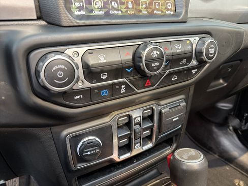 Used 2023 Jeep Wrangler Sahara image 28