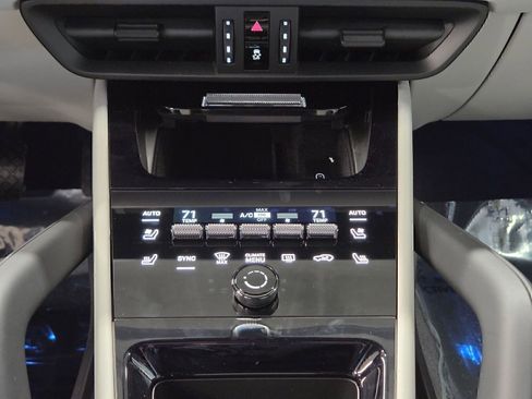 Certified 2026 Porsche Cayenne AWD/4WD image 21