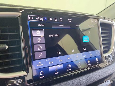 Used 2023 Chrysler Pacifica Touring-L FWD image 20