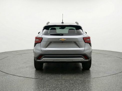 Used 2025 Chevrolet Trax LT image 7