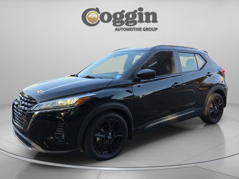 Used 2022 Nissan Kicks SR w/ Interior Electronics Package FWD image 1