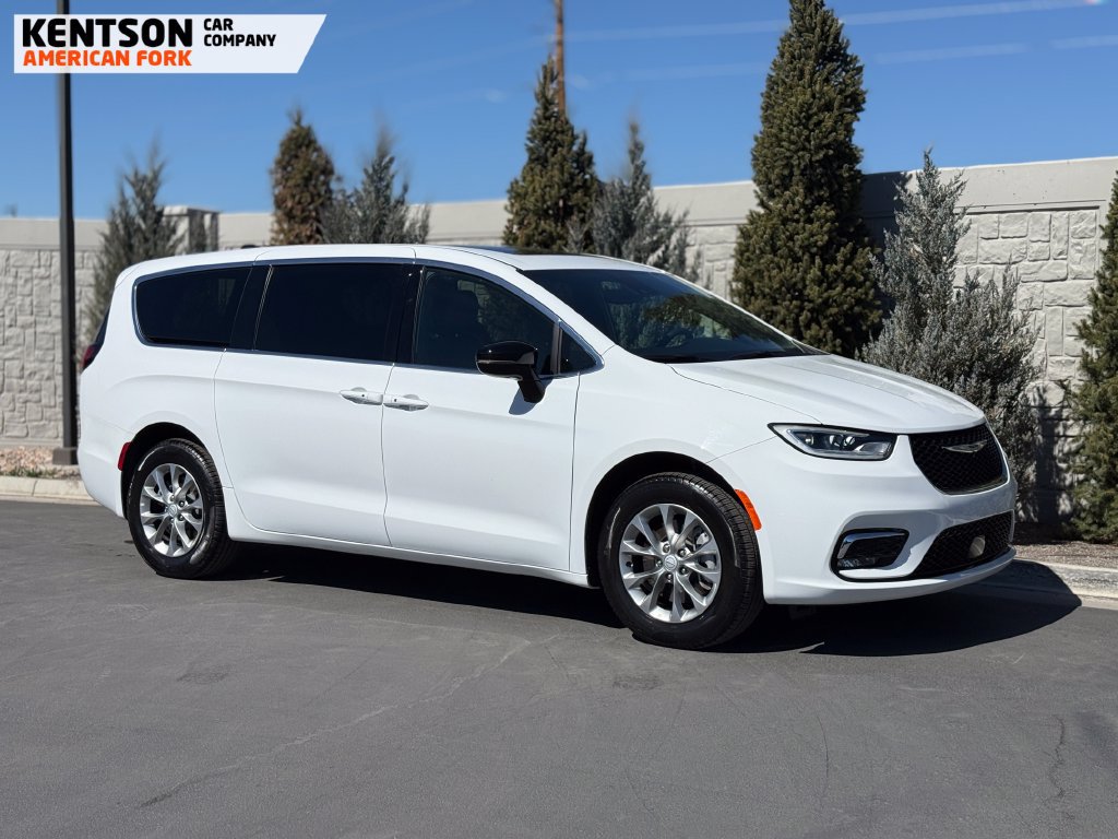 Used 2026 Chrysler Pacifica Limited AWD/4WD image 12