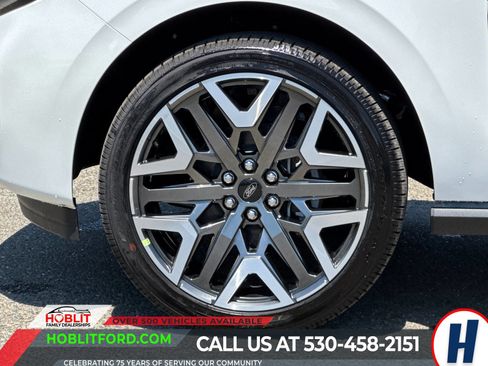 New 2026 Ford Expedition Platinum w/ Platinum Ultimate Package AWD/4WD image 31
