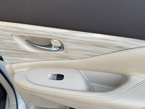 Used 2017 Nissan Murano SL image 25