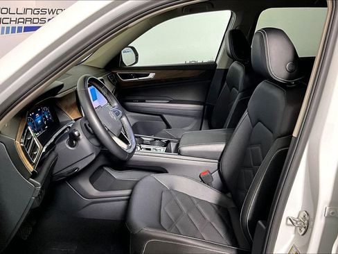 Used 2025 Volkswagen Atlas SE image 20