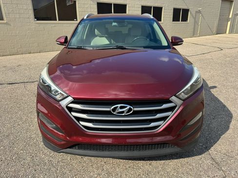 Used 2017 Hyundai Tucson SE Plus AWD/4WD image 2