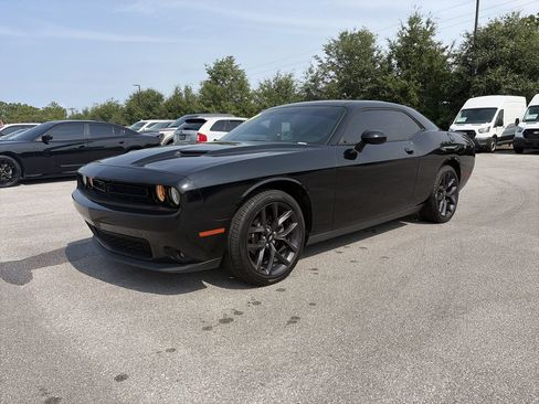 Used 2019 Dodge Challenger SXT w/ Blacktop Package RWD image 2