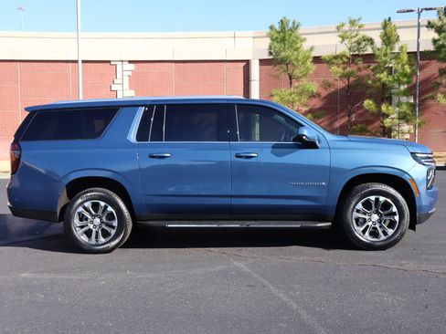 New 2026 Chevrolet Suburban LS image 28