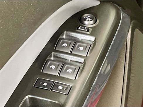 Used 2018 Chevrolet Colorado Z71 AWD/4WD image 21