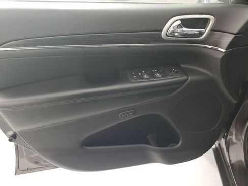 Used 2019 Jeep Grand Cherokee Limited AWD/4WD image 21