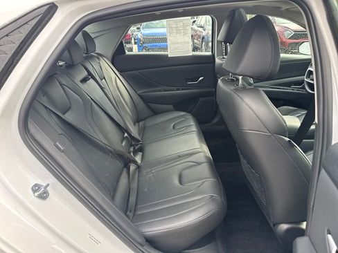 Used 2025 Hyundai Elantra Limited FWD image 12