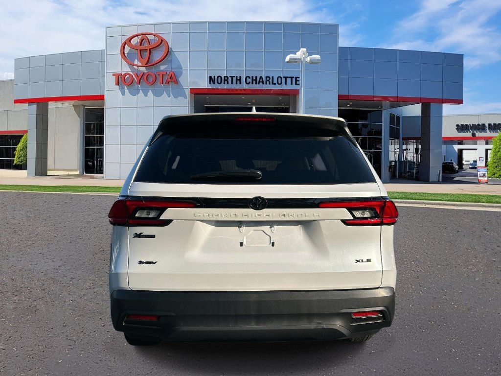 Used 2026 Toyota Grand Highlander XLE FWD image 7