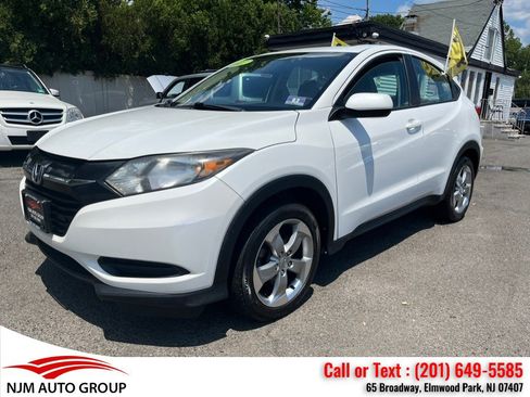Used 2017 Honda HR-V LX image 4