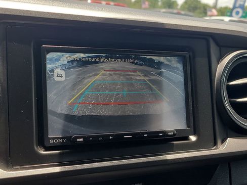 Used 2019 Toyota Tacoma TRD Off-Road AWD/4WD image 19