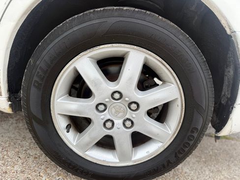 Used 2001 Toyota Avalon XLS FWD image 19