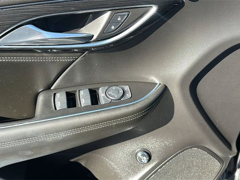 Used 2023 Buick Envision Preferred image 12