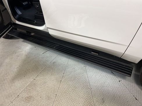 Used 2025 GMC Yukon XL AT4 Ultimate image 15