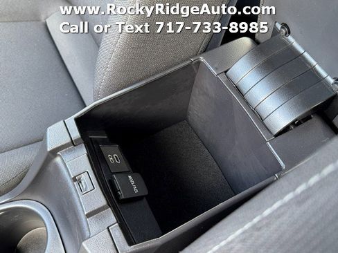 Used 2025 Toyota Corolla LE FWD image 21