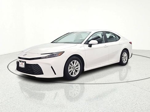 Used 2025 Toyota Camry LE w/ Convenience Package image 4