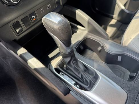 Used 2022 Nissan Frontier SV w/ Technology Package RWD image 18