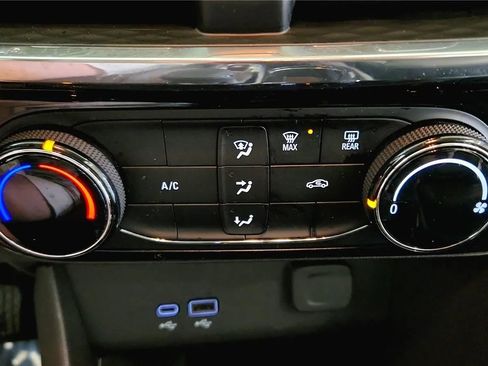 Used 2024 Buick Encore GX Sport Touring AWD/4WD image 29