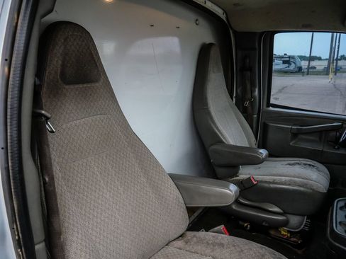 Used 2017 Chevrolet Express 3500 RWD image 13