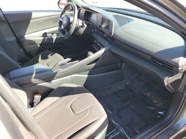 Used 2025 Hyundai Elantra Sport FWD image 21