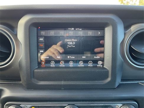 Used 2022 Jeep Gladiator Willys image 23