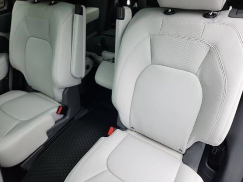 New 2026 Land Rover Defender 130 X-Dynamic SE AWD/4WD image 23