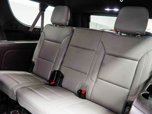 Used 2025 Chevrolet Suburban LT AWD/4WD image 48