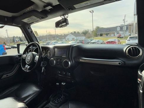 Used 2017 Jeep Wrangler Unlimited Sahara image 22