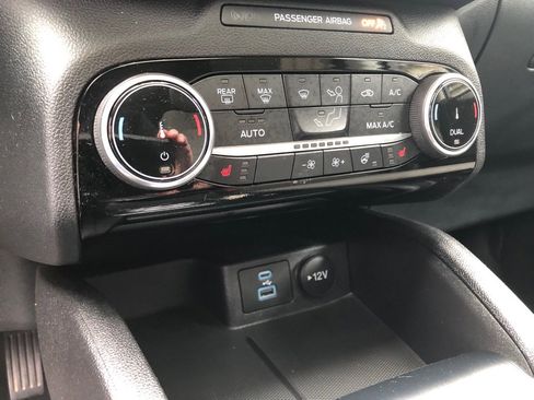 Used 2022 Ford Escape SE w/ SE Sport Appearance Package AWD/4WD image 30