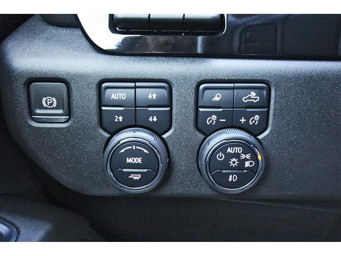 Used 2024 Chevrolet Silverado 2500 High Country w/ High Country Premium Package image 17