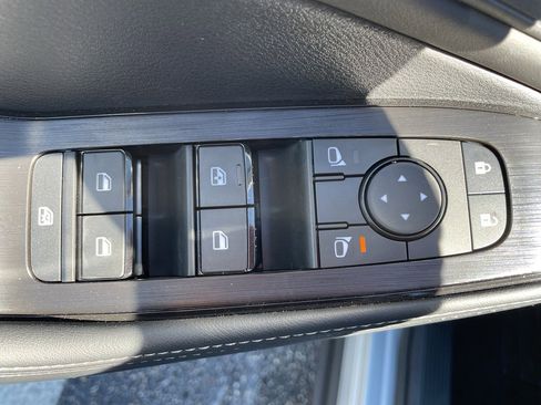 Certified 2025 Nissan Rogue SV image 9