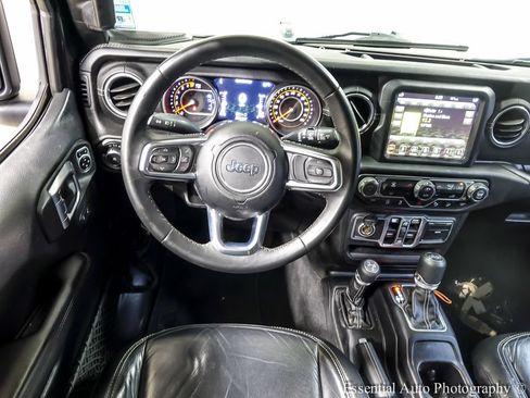 Used 2018 Jeep Wrangler Unlimited Sahara AWD/4WD image 12