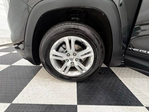 Used 2024 GMC Terrain SLE image 9