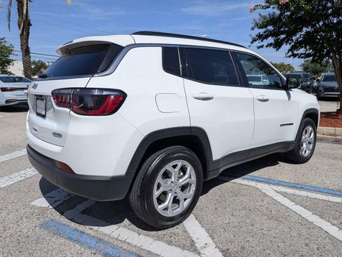 Used 2024 Jeep Compass Latitude AWD/4WD image 6
