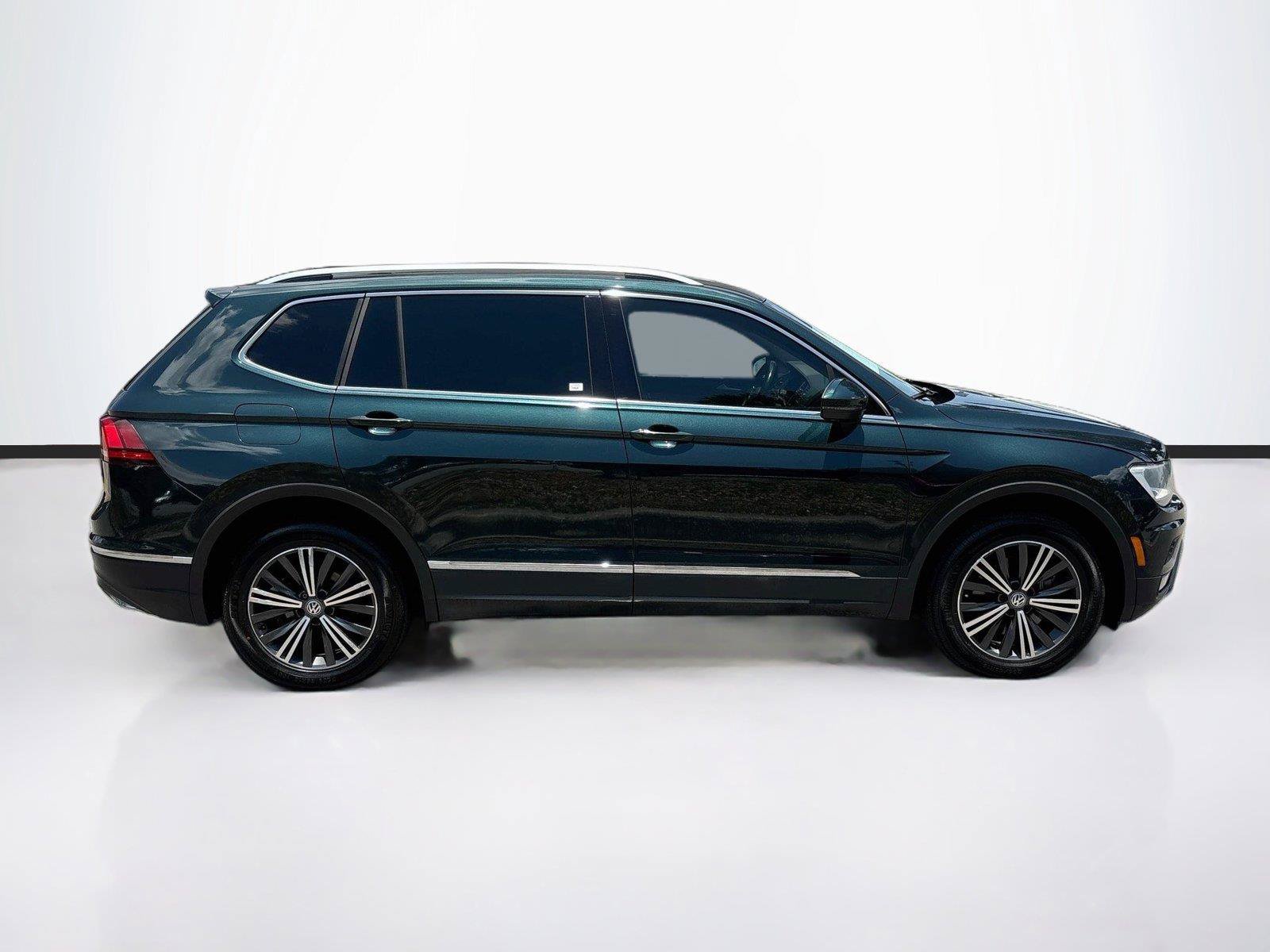 Used 2019 Volkswagen Tiguan SEL w/ 3rd Row Seat Package AWD/4WD image 8