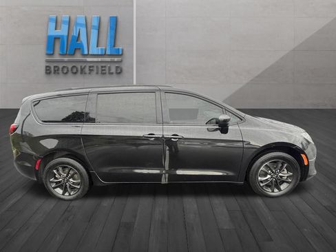 Used 2020 Chrysler Pacifica Touring-L AWD/4WD image 6