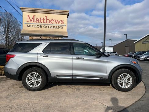 Used 2022 Ford Explorer XLT image 4